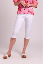 Load image into Gallery viewer, 3/4 Scoop Cuff Pant
